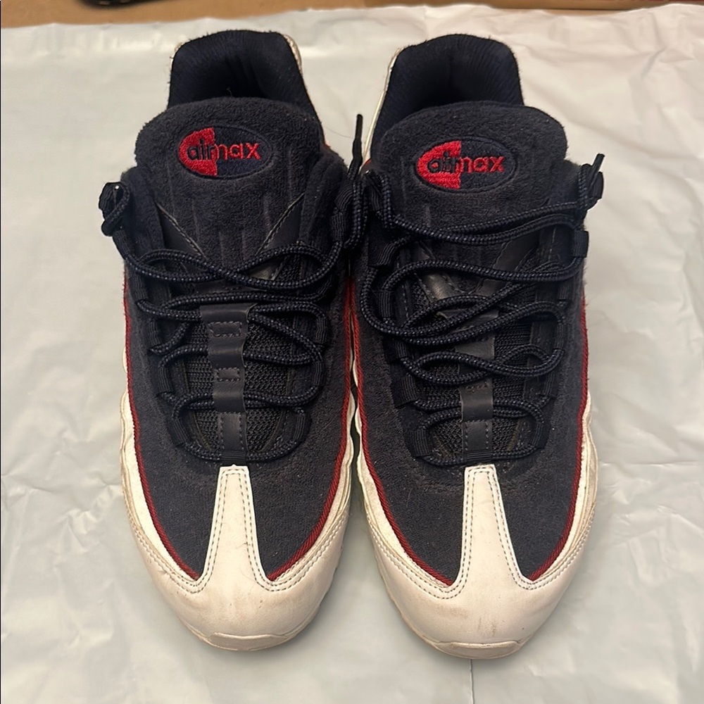 Nike Black and Red Sneakers with Classic Style